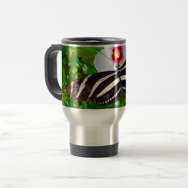 Caneca Térmica Borboleta de zebra longwing num Coração Vermelho d (Frente Esquerda)