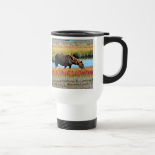 Caneca Térmica Cavalo Marrom Pastando junto à Água Arte de Viagem