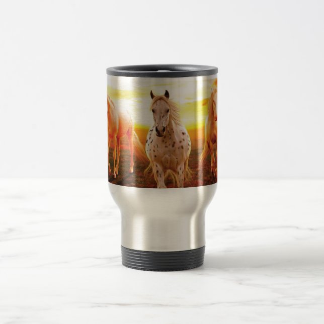 Caneca Térmica Cavalos no travesseiro decorativo solar (Centro)
