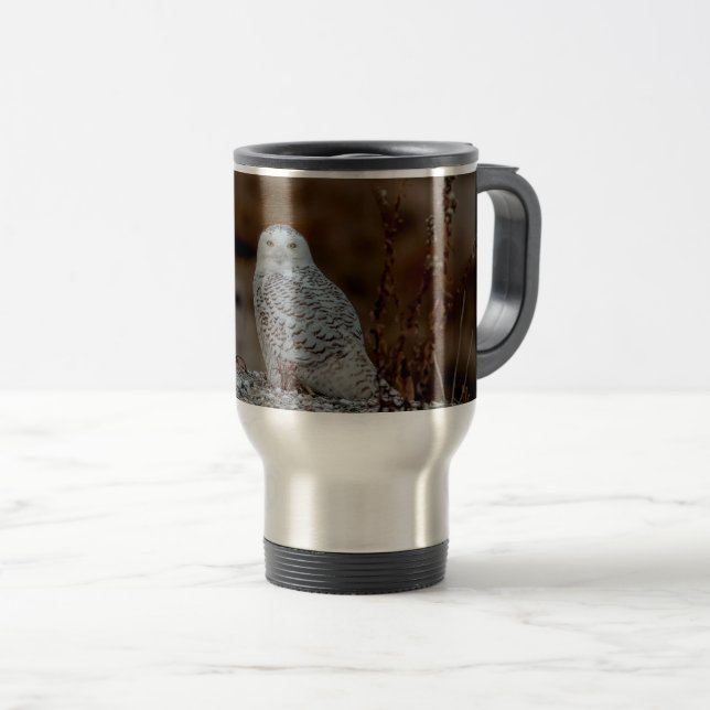 Caneca Térmica Coruja de neve sentada numa rocha (Frente Esquerda)