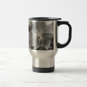 Caneca Térmica Fechar as flores de orquídeas em escala de cinzas