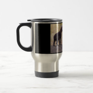 Caneca Térmica Hyena com uma jovem