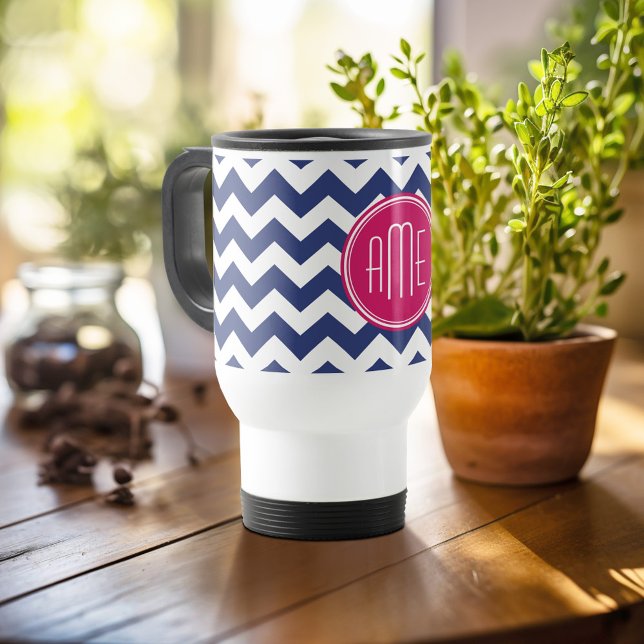 Caneca Térmica Monograma com Padrão de Chevron - Magenta Marinho (Personalized travel mug - add photos and text or customize completely)