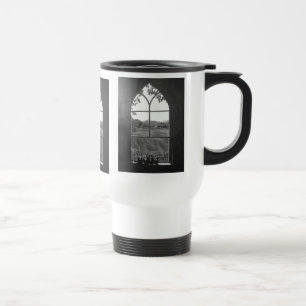 Caneca Térmica Opinião rural da paisagem da janela da igreja