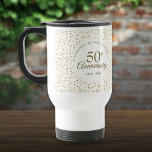Caneca Térmica ouro de Aniversário do 50º Casamento Corações de A<br><div class="desc">Projetado para coordenar com a nossa coleção de Corações do Ouro de 50 anos. Com delicado ouro de corações confetti. Personalize com suas informações especiais de cinquenta anos de ouro de aniversário de casamento em carta de ouro chico. Projetado por Thisnotme©</div>