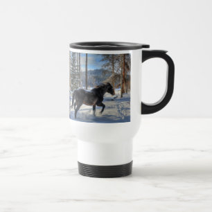 Caneca Térmica Percheron Negro em neve e floresta de inverno