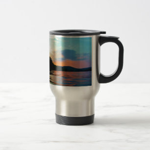 Caneca Térmica Pêssego e Sunset Azul no lago de montanha