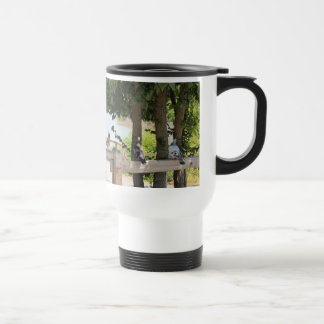Caneca Térmica Pombos em uma Cerca
