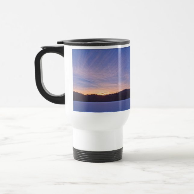 Caneca Térmica Pôr do sol sobre lago e árvores de inverno coberta (Esquerda)