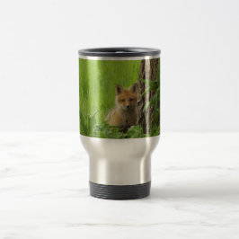 Caneca Térmica Raposa-bebê branca em fotografia de primavera
