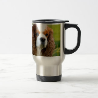 Caneca Térmica Retrato descuidado do Spaniel de rei Charles