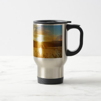 Caneca Térmica Sunset no lago de montanha