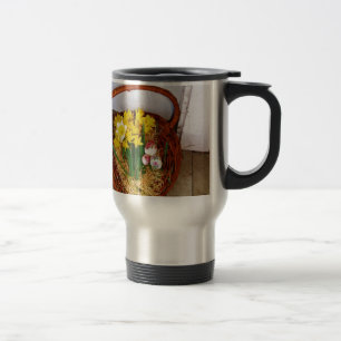 Caneca Térmica Uma cesta de narcisos amarelos e ovos de Páscoa fl