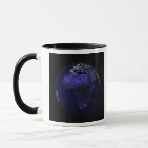 Caneca Terra completa na noite que mostra África e Europ