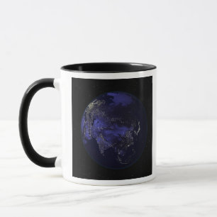 Caneca Terra completa na noite que mostra luzes da cidade