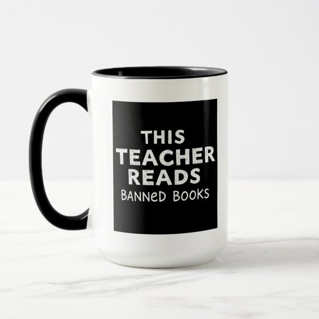 Caneca This Teacher Reads Banned Books Graphic (Esquerda)