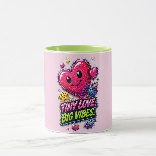Caneca Tiny Love Big Vibes 💖✨ (Centro)