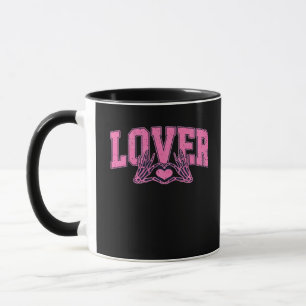Caneca Tipo de letra com mãos esqueléticas clássicas