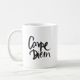 Caneca tipográfica das citações de Carpe Diem