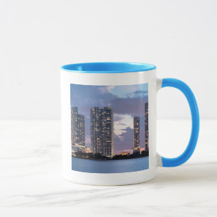 Caneca Torres do condomínio no beira-rio em Miami