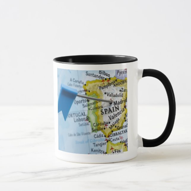 Caneca Trace o pino colocado em Madrid, espanha no mapa, (Direita)