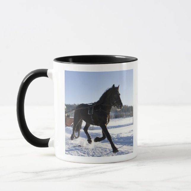 Caneca Treinamento dos cavalos em uma paisagem invernal, (Esquerda)