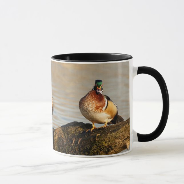 Caneca Trio de Patos de Madeira em um Grande Diário (Direita)