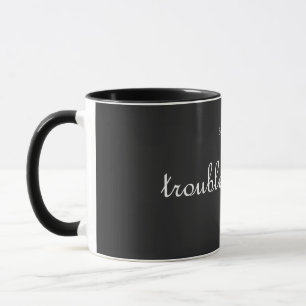 Caneca troubleprincess! - clássico branco no preto