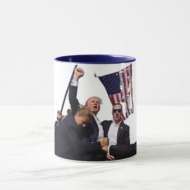 Caneca Trump 2024: Luta pela América (Centro)