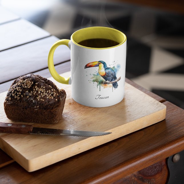 Caneca tucano colorido sentado num galho (Criador carregado)