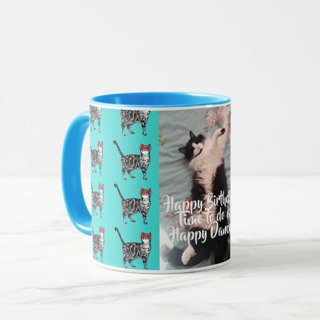 Caneca Tuxedo Gato Engraçado Dança Feliz Aniversário Mug  (Frente Esquerda)