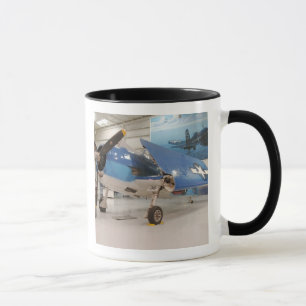 Caneca Um avião de combate F-6F Hellcat da Segunda Guerra