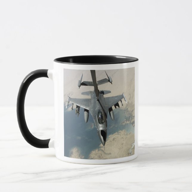 Caneca Um F-16 de combate aos refúgios falcônicos (Esquerda)