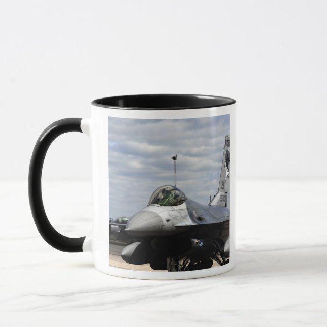 Caneca Um Falcão de Luta F-16 (Esquerda)