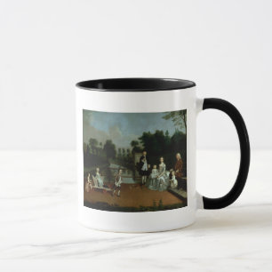 Caneca Um grupo da família em um terraço em um jardim,