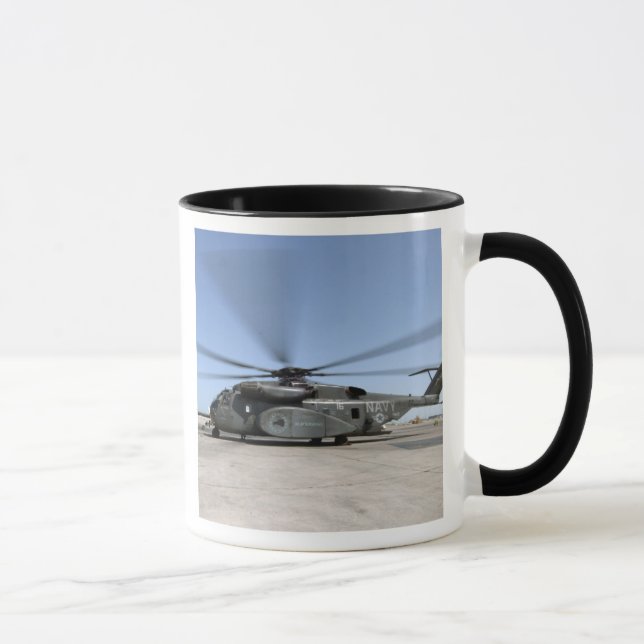 Caneca Um helicóptero Dragão Marítimo MH-53E (Direita)