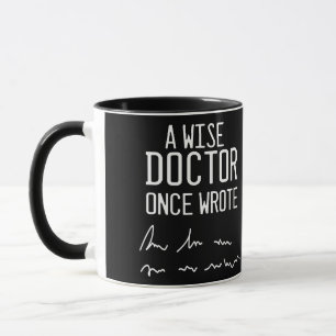 Caneca Um Médico Sábio Escreveu Uma Vez - Um Médico Engra