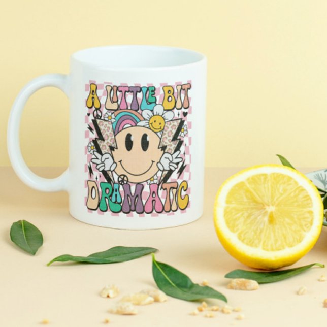 Caneca Um Pouco Dramático E Engraçado Groovy Dizendo (Criador carregado)