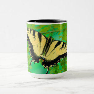 Caneca Uma Borboleta Rabo de Andorinha Pousando