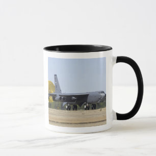 Caneca Uma Estratofortaleza B-52 implanta sua calha de ar