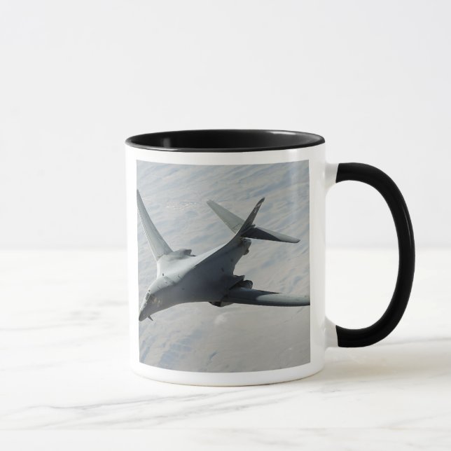 Caneca Uma Força Aérea B-1B norte-americana a patrulhar u (Direita)