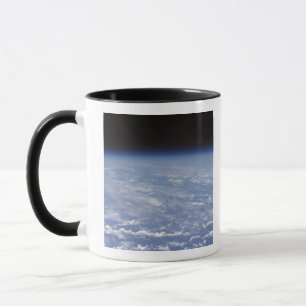 Caneca Uma ideia oblíqua do horizonte do atmosphe da
