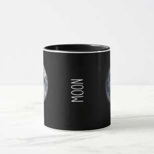 Caneca Uma pintura da lua no espaço