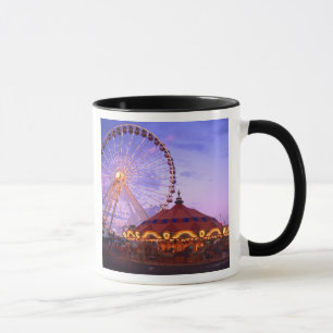 Caneca Uma roda gigante e carrossel no Navy Pier em