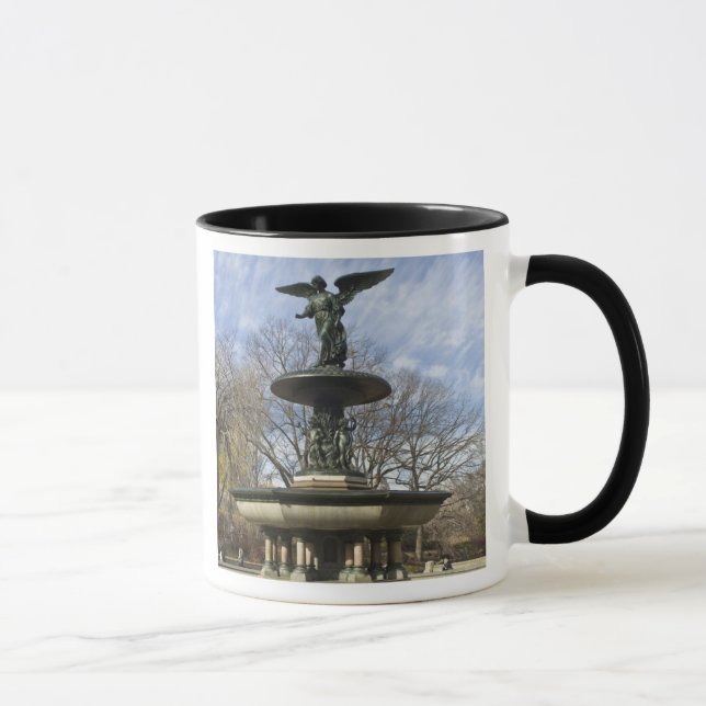 Caneca Uma seca fonte Bethesda de inverno no Central Park (Direita)