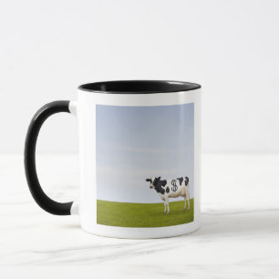 Caneca Uma vaca de leiteria de Holstein com os pontos na