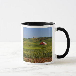 Caneca Uma vista panorâmica de um celeiro em Moscow Idaho