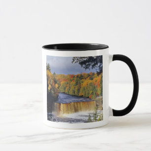 Caneca Upper Tahquamenon Falls in UP Michigan no outono