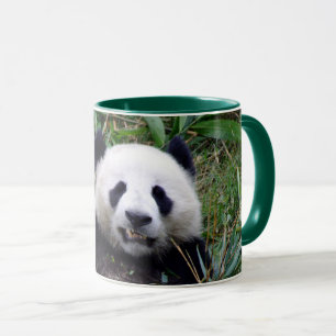 Caneca Urso Panda sorridente almoçando em Bamboo