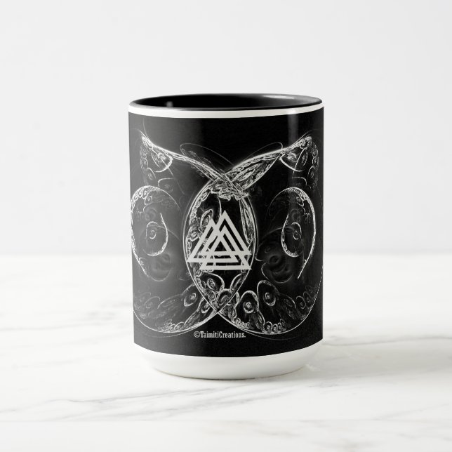 Caneca VALKNUT. O levantamento de Viking (Centro)
